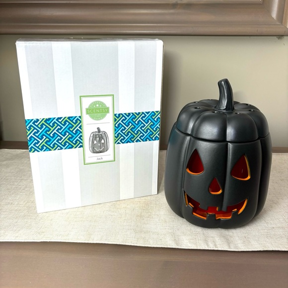 Scentsy Halloween Warmer ‘Jack’ Black Pumpkin Glow Jack-o’-lantern, Retired NIB - Picture 3 of 9